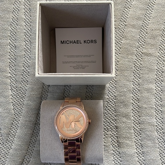 BRAND NEW Michael Kors bling woman’s watch - Picture 4 of 6